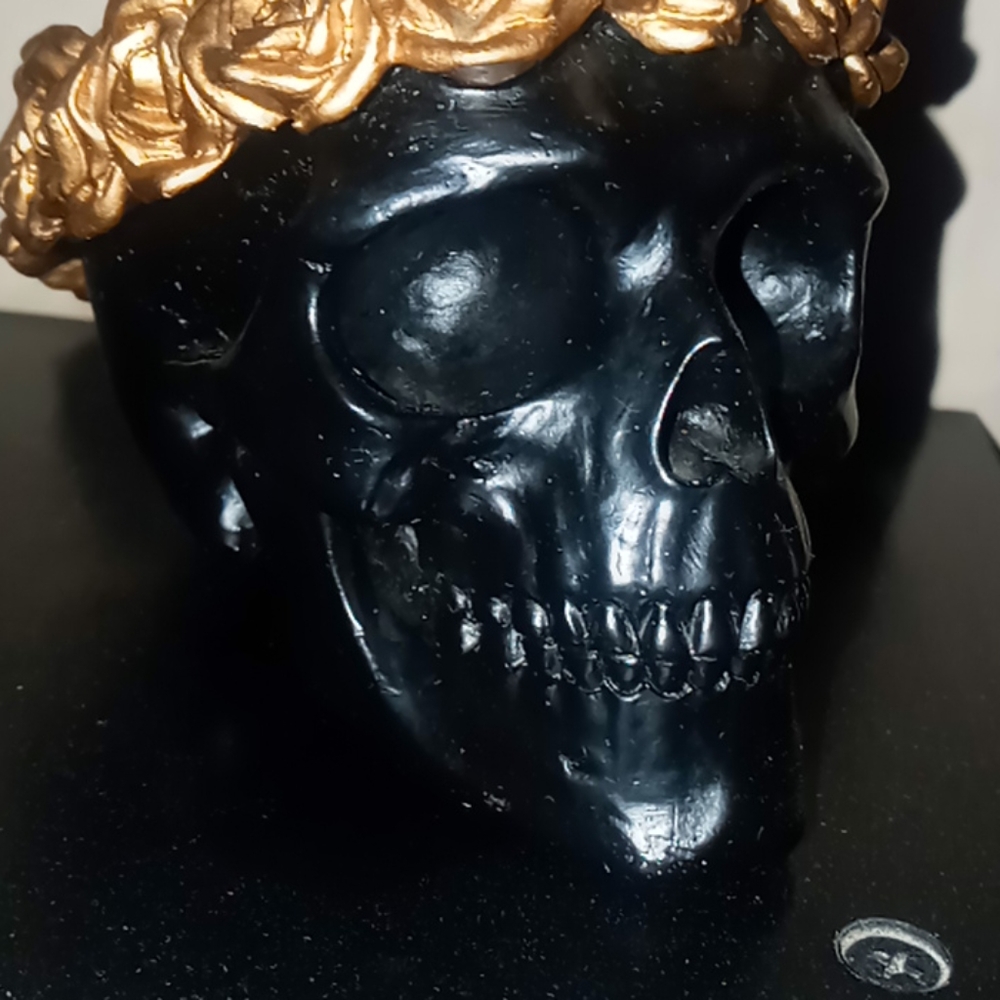 BLACK SKULL WITH ROSES - Picture 4 of 4